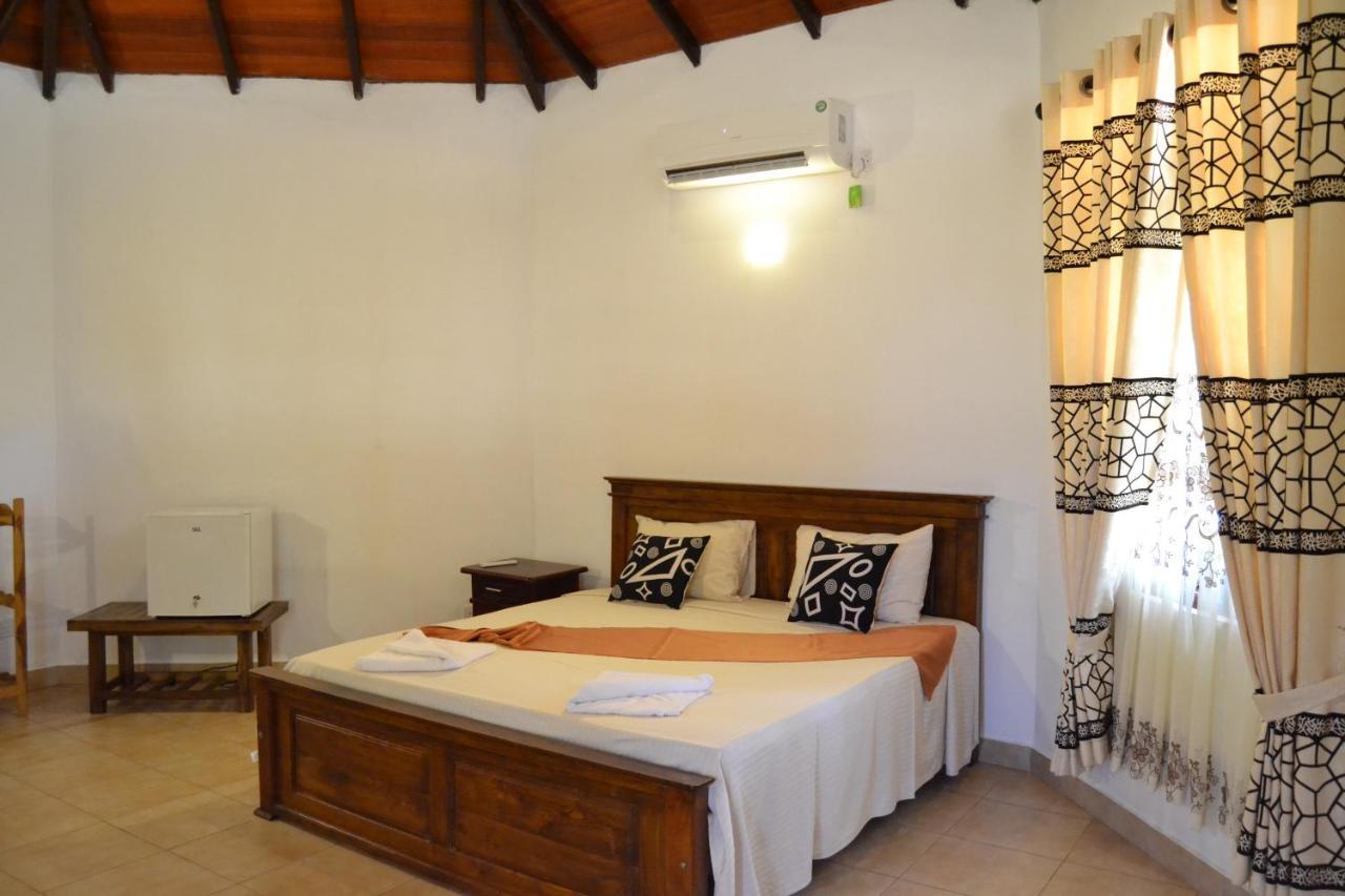 Nirukthie Beach Resort & Restaurant Kalpitiya Exterior photo