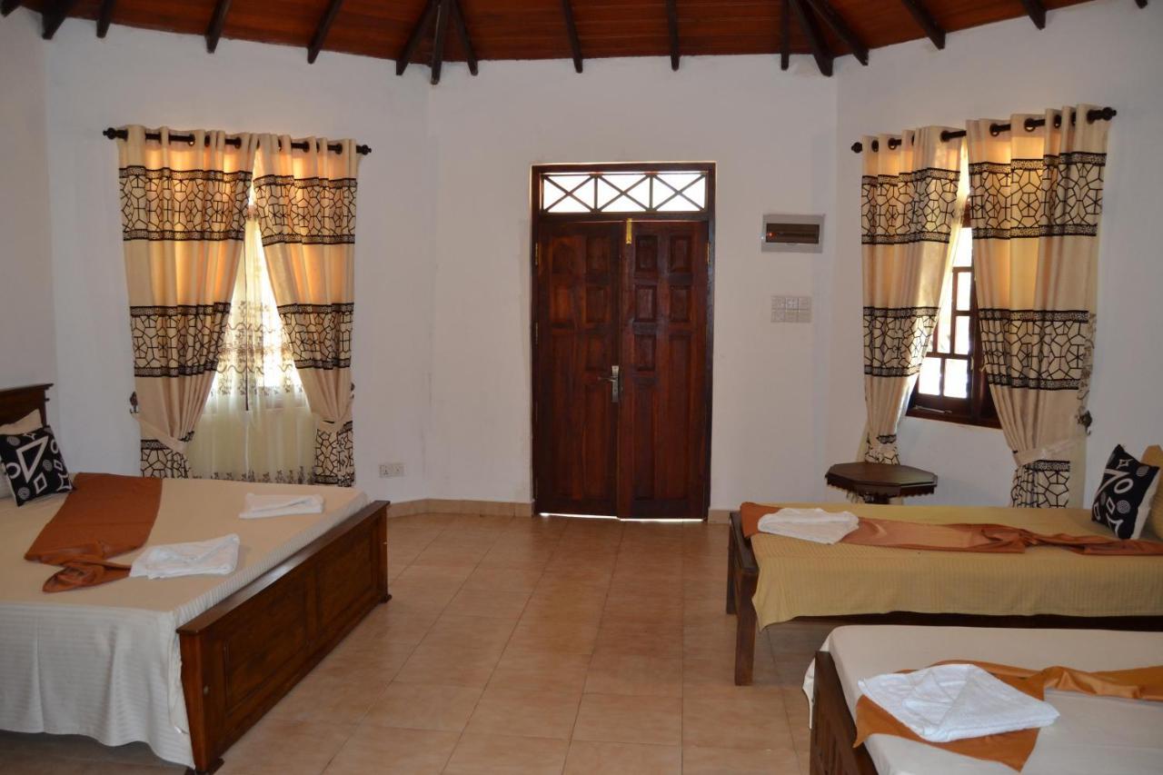 Nirukthie Beach Resort & Restaurant Kalpitiya Exterior photo