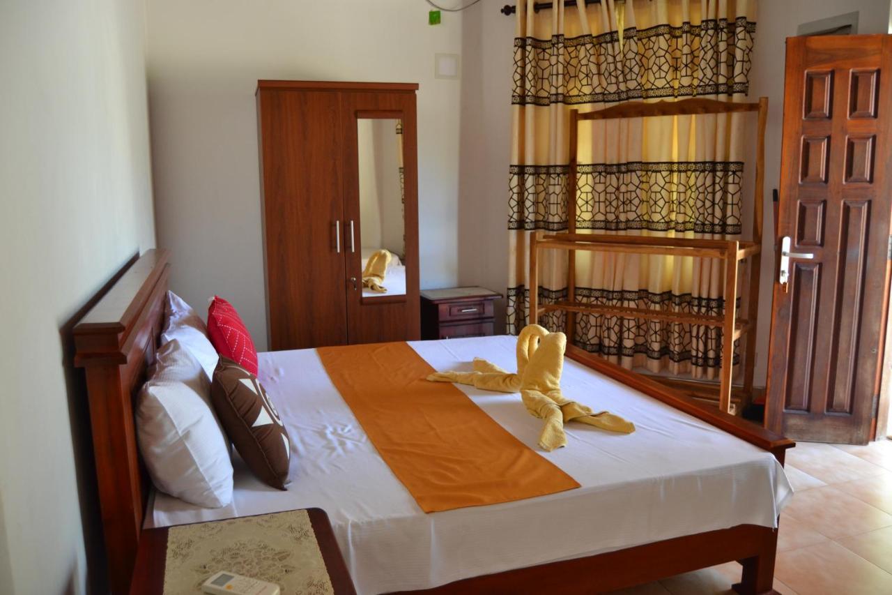 Nirukthie Beach Resort & Restaurant Kalpitiya Exterior photo