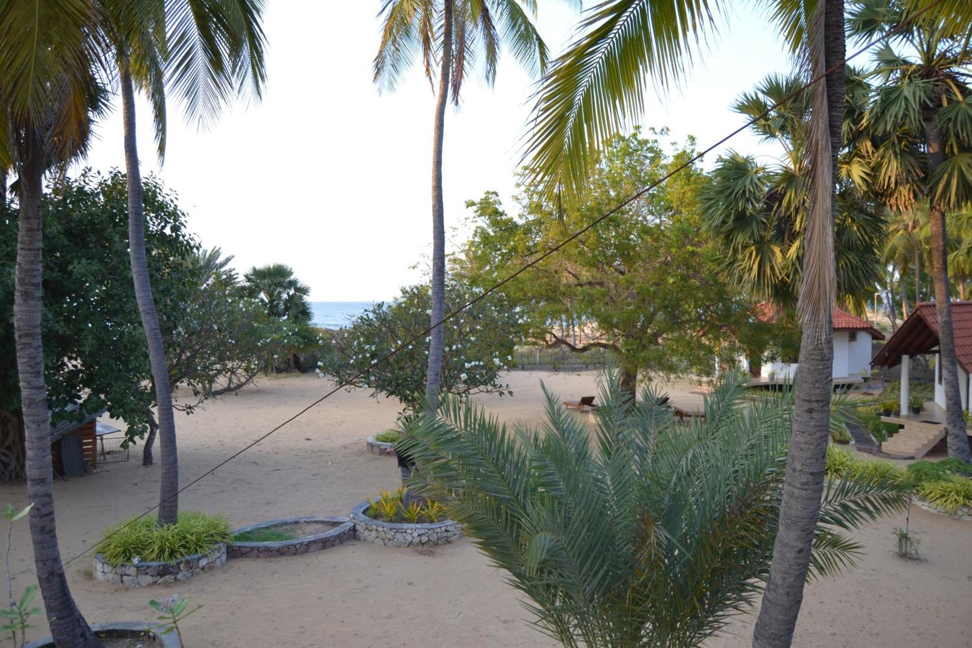 Nirukthie Beach Resort & Restaurant Kalpitiya Exterior photo