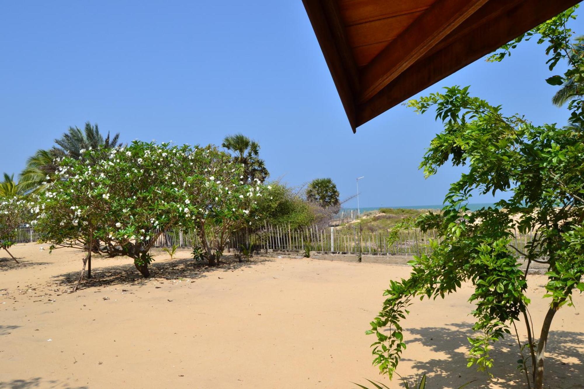 Nirukthie Beach Resort & Restaurant Kalpitiya Exterior photo