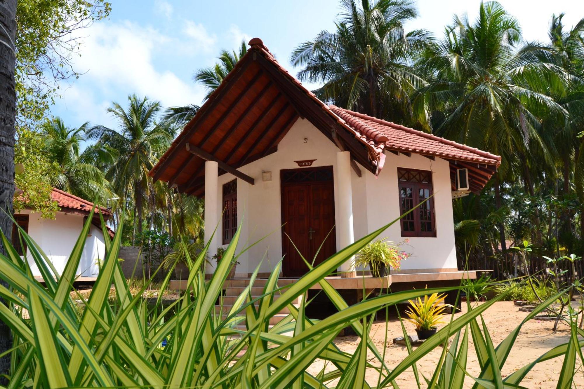 Nirukthie Beach Resort & Restaurant Kalpitiya Exterior photo
