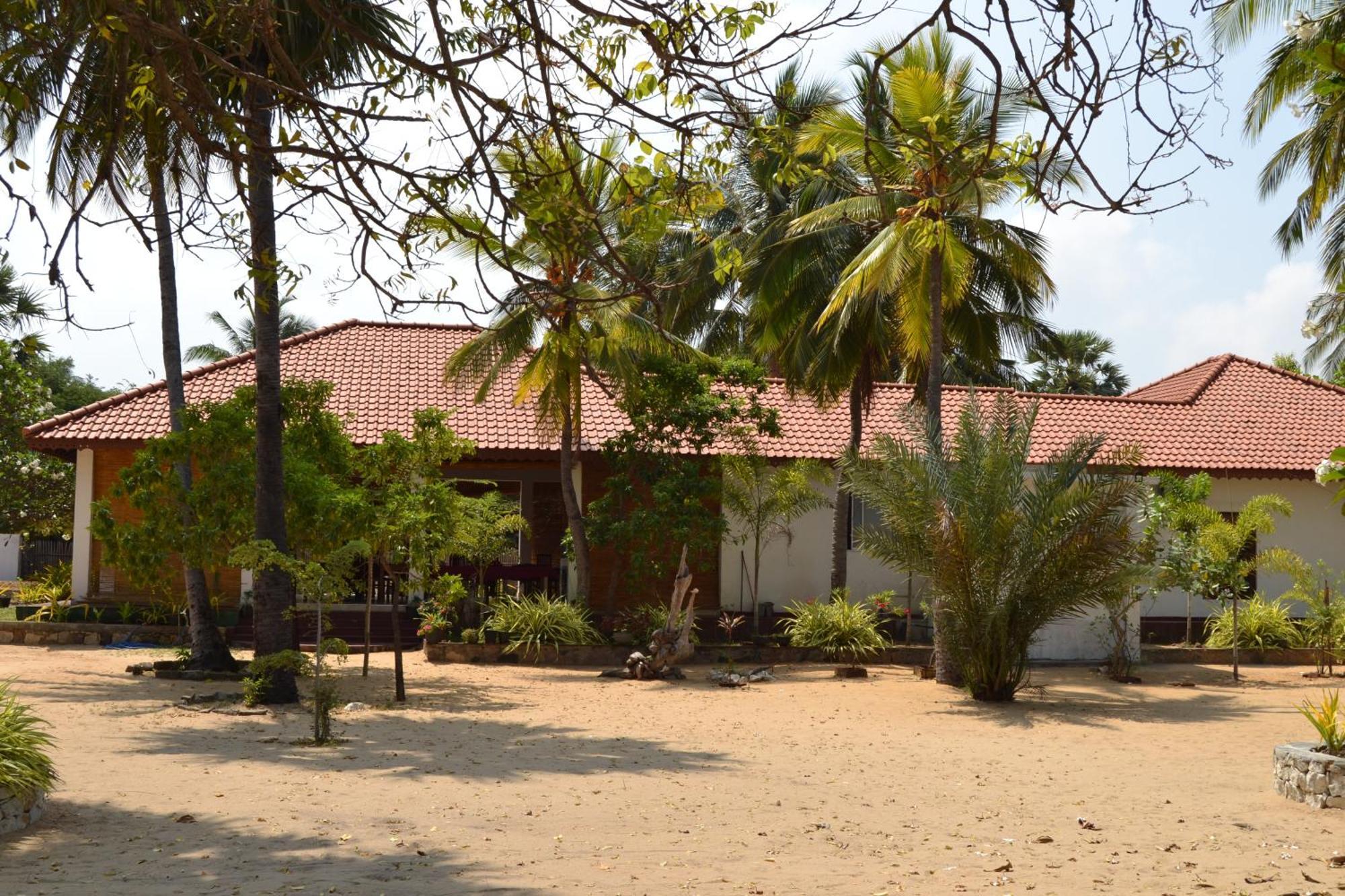 Nirukthie Beach Resort & Restaurant Kalpitiya Exterior photo