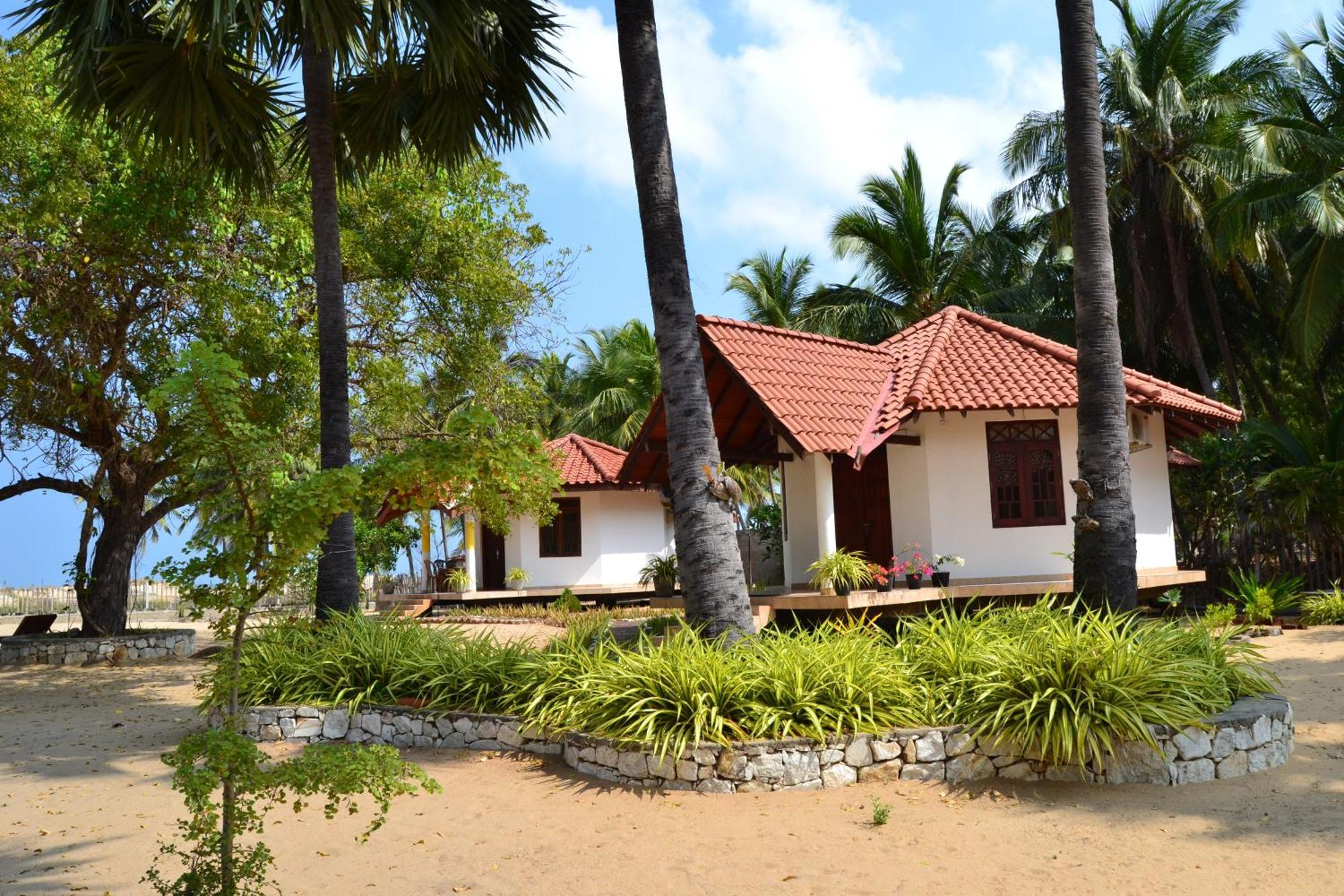 Nirukthie Beach Resort & Restaurant Kalpitiya Exterior photo